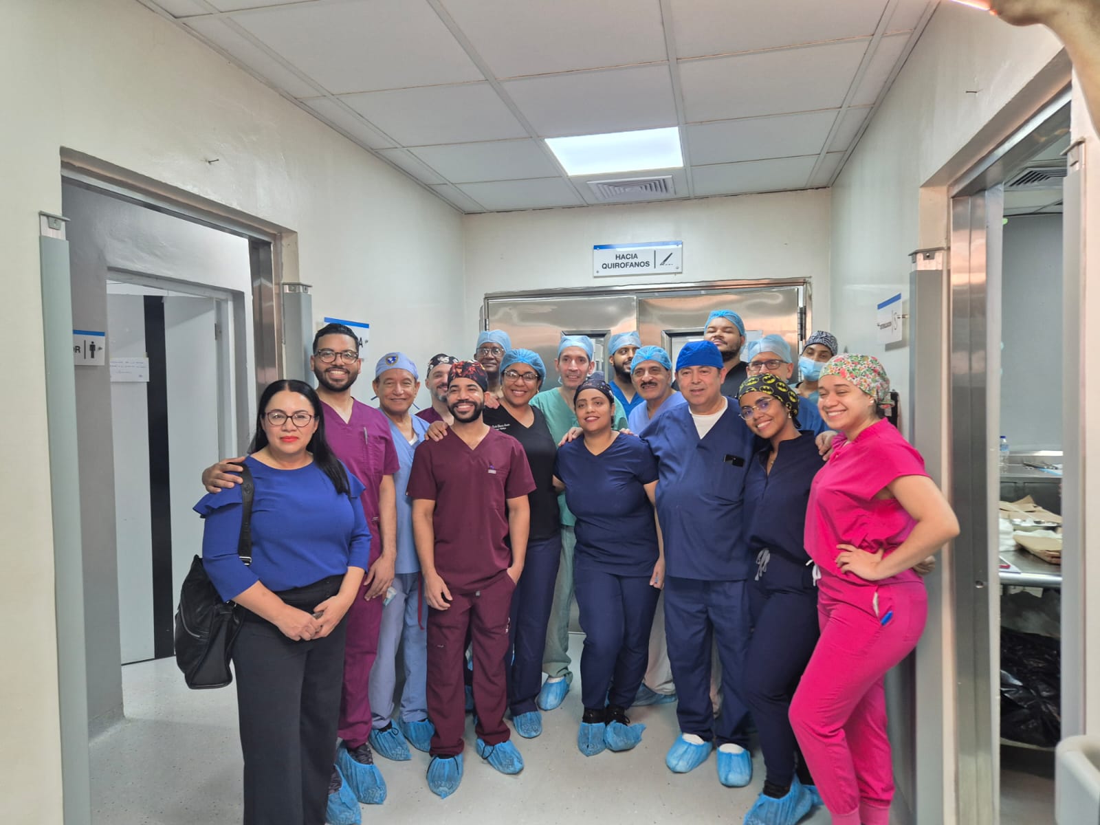 1741377304 881 Hospital Moscoso Puello realiza jornada de implantes de protesis de