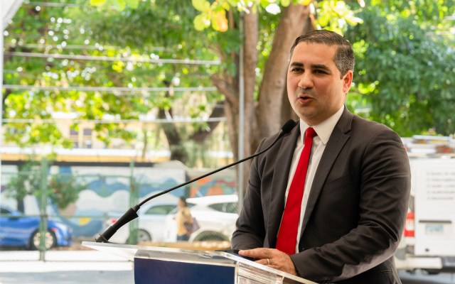 1738338545 942 Iglesia dona seis meses de medicina y equipo medico a