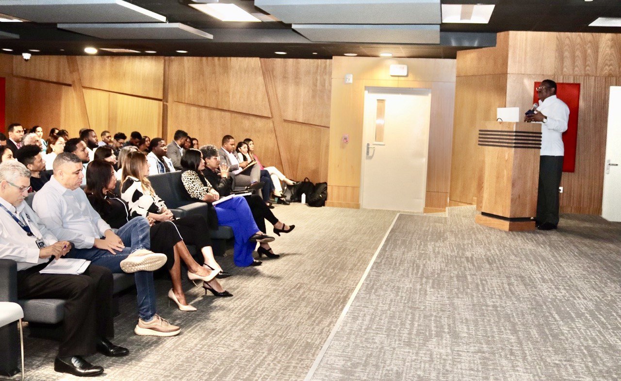 1743005709 44 SNS forma a colaboradores sobre manejo de linea grafica identidad