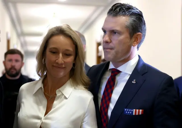 Pete Hegseth con su tercera y actual esposa, Jennifer Rauchet.