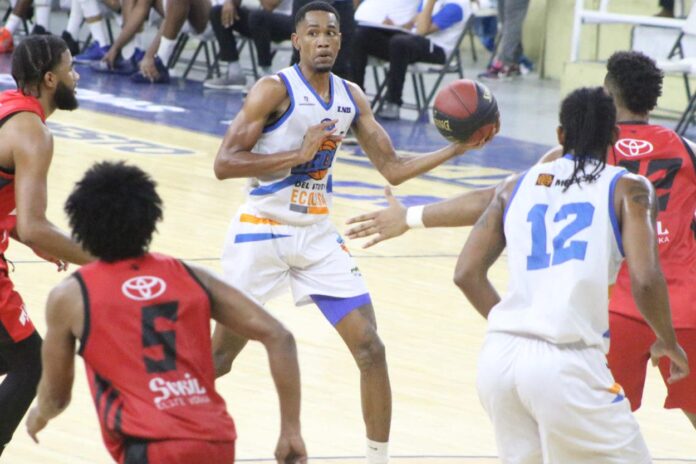 Titanes y Leones tras correcciones en segundo juego de la final