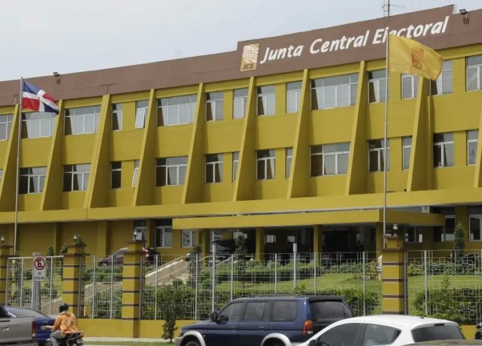 JCE prohíbe hacer campaña política a destiempo