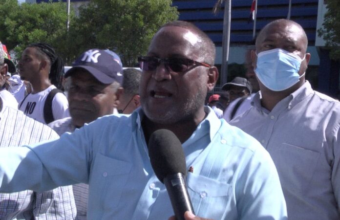 Sindicalistas advierten sería golpe fulminante entregar 30% AFP