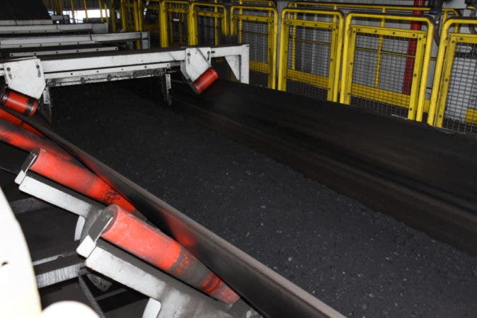 1633027102 481 Barco descarga 60 mil toneladas de carbon en Punta Catalina