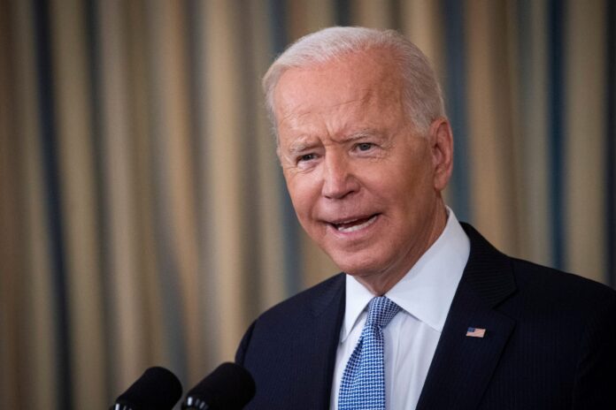 Biden asume responsabilidad por maltrato a migrantes y promete consecuencias