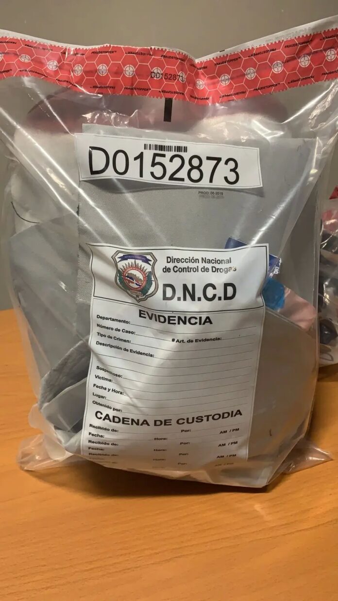 Detienen mujer en el AILA con más de cuatro kilos de presunta cocaína