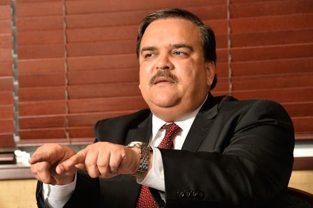 Elias Wessin defiende lectura de biblias en las escuelas