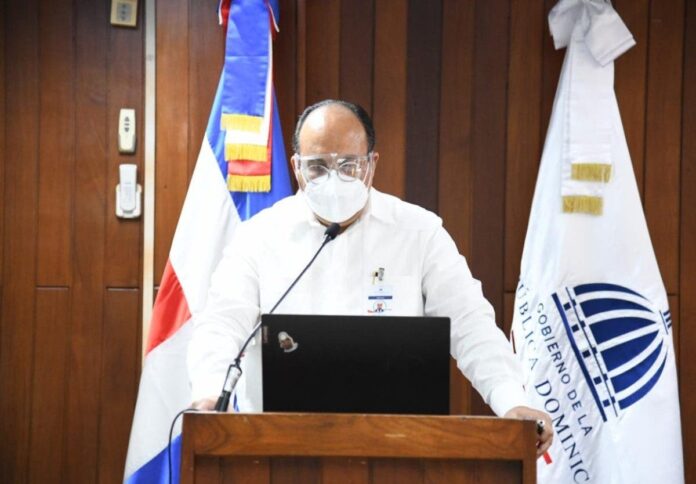 Gobierno ponderará vacunar menores edad