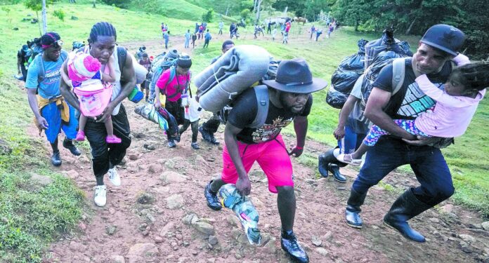 Haitianos planean quedarse en México ante imposibilidad de entrar en Haitianos planean quedarse en México ante imposibilidad de entrar en EE.UU.