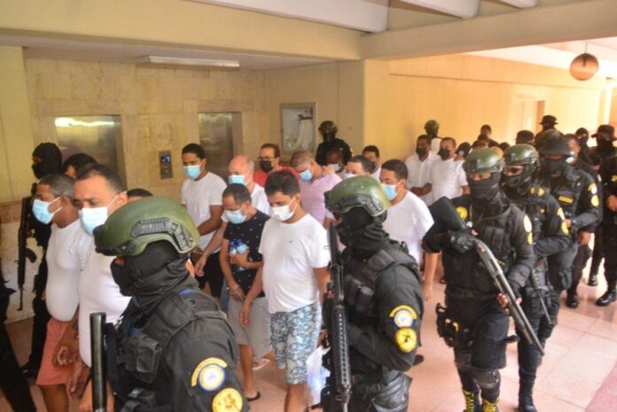 Jueza toma receso de una hora en caso Operación Falcón Jueza toma receso de una hora en caso Operación Falcón