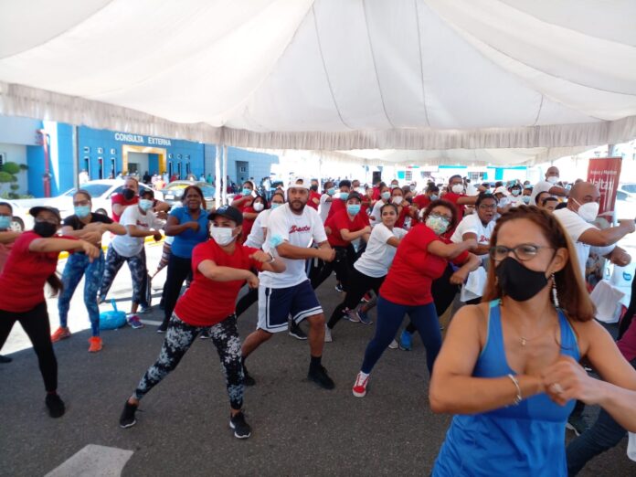 Moscoso Puello junto al personal de salud promueven cuidado del corazón