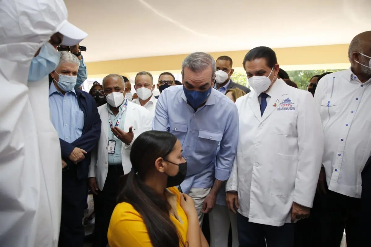 Presidente y vicepresidenta encabezan operativos en Santiago y la capital