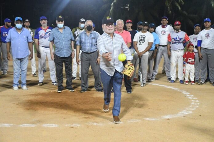 Soprovis y Centro-Z avanzan a final de torneo softbol