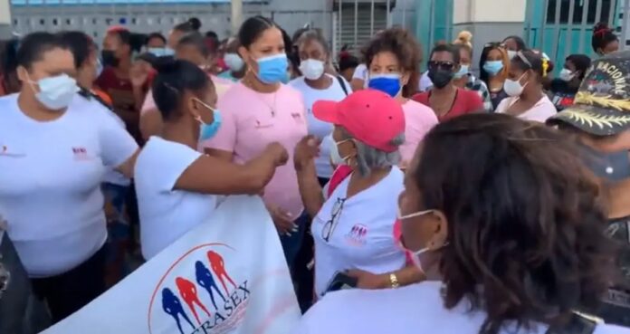 Trabajadoras sexuales denuncian acoso, robo y maltratos por parte de Trabajadoras sexuales denuncian acoso, robo y maltratos por parte de la Policía