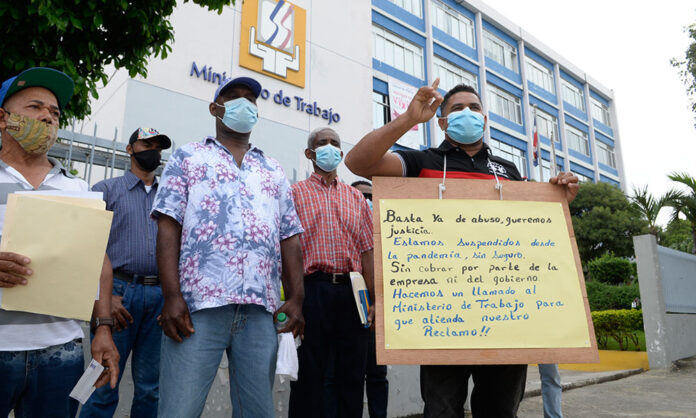 Empleados piden cese de suspensión de contratos
