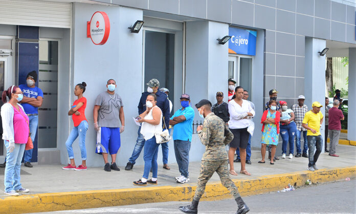 Bancos amplían horarios de servicios; pedirán tarjeta de vacunación a El Caribe