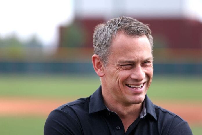 Carter Hawkins de Indios, nuevo gerente general de Cachorros