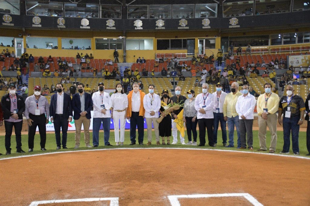 1635454899 919 Emotiva ceremonia en Santiago en inicio oficial del beisbol RD