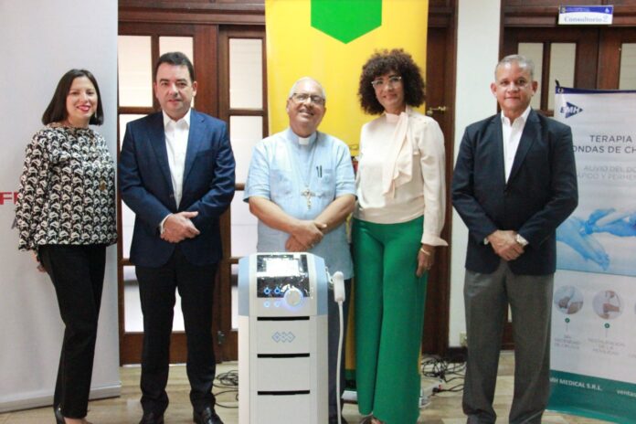 Centro de Rehabilitación de la Universidad Católica recibe donativo de El Caribe