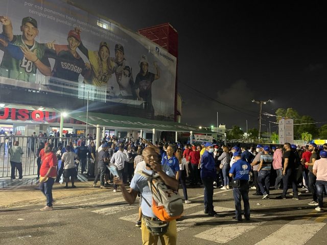 Ambiente de pura pelota en primer día del torneo de béisbol otoño-invernal Ambiente de pura pelota en primer día del torneo de béisbol otoño-invernal