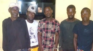 Cinco haitianos atracaron un compatriota y abusaron de la esposa de este Cinco haitianos atracaron un compatriota y abusaron de la esposa de este
