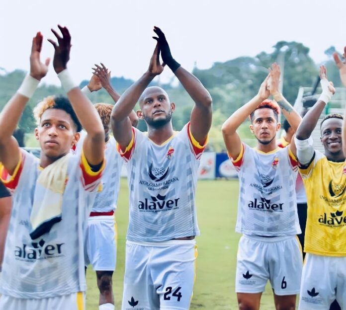 Atlético Vega Real y Pantoja ganan en semi