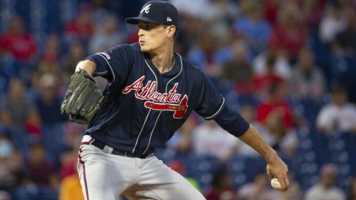 Bravos blanquean Cerveceros, empatan la serie