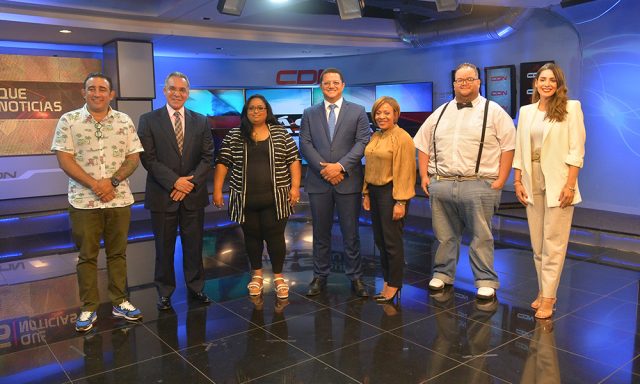 CDN premia a dos ganadores del concurso Pierde Peso Gana