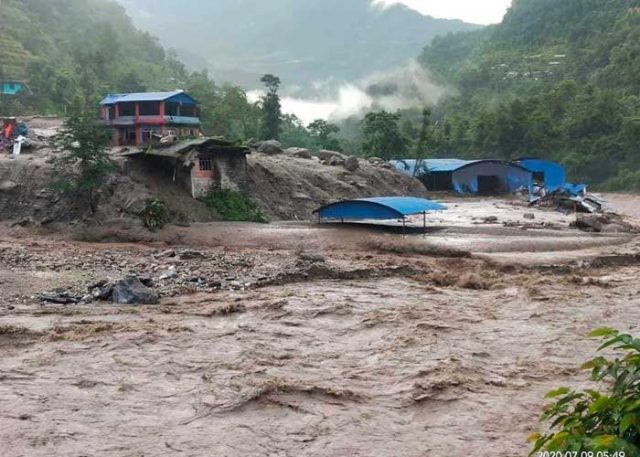 Casi 200 muertos por las lluvias torrenciales en la India y Nepal Casi 200 muertos por las lluvias torrenciales en la India