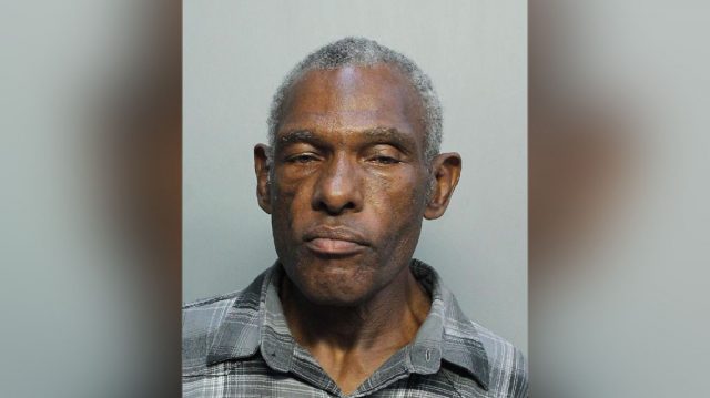 Declarado culpable un hombre por paliza a latino de 74 años en Miami Declarado culpable un hombre por paliza a latino de 74 años en Miami