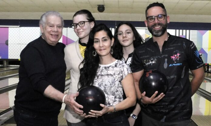 Destacan trayectoria de Liliana Sebelén en inicio torneo boliche