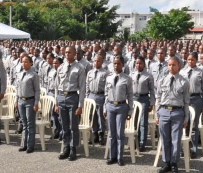 El país necesita el doble de los policías que tiene, afirma el Presidente