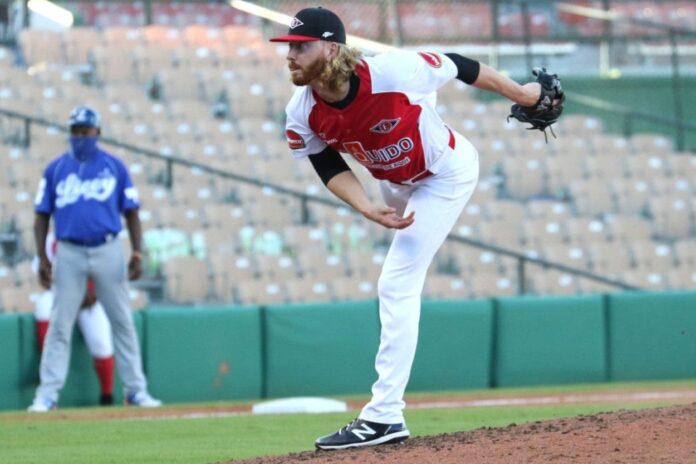 Escogido traerá de vuelta al relevista Steven Wilson