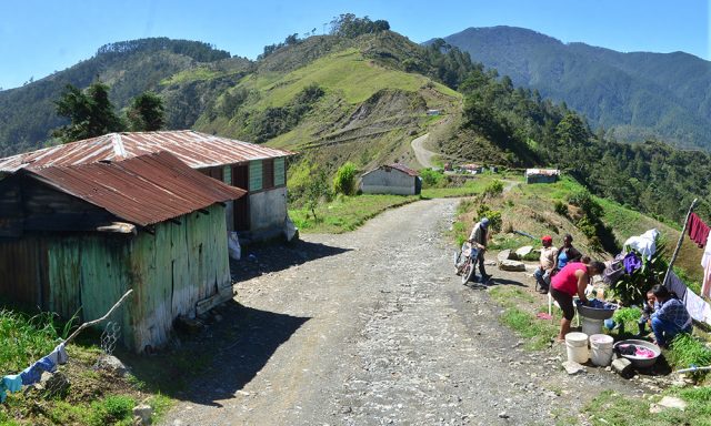 Familias enclavadas en Valle Nuevo no saben donde seran reubicadas