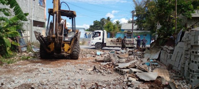 Gobierno construirá casa a periodista que vivía en malas condición Gobierno construira casa a periodista que vivia en malas condicion
