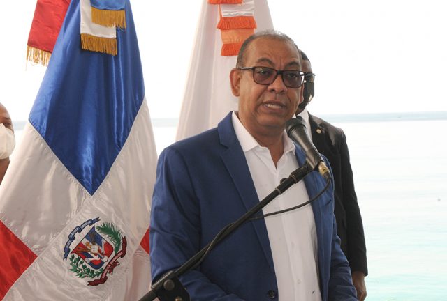 Inician programa de asfaltado en Boca Chica y La Caleta