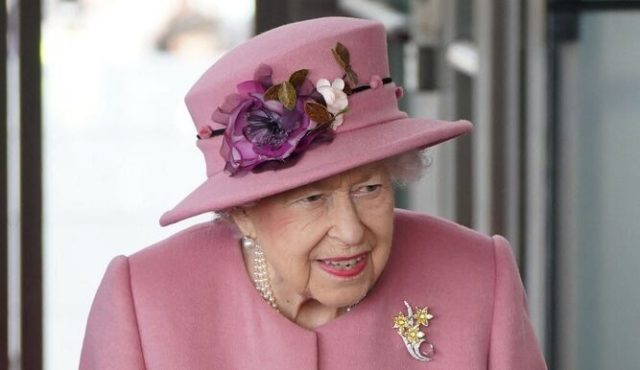 La reina Isabel II pasó noche del miércoles en el hospital La reina Isabel II pasó noche del miércoles en el hospital