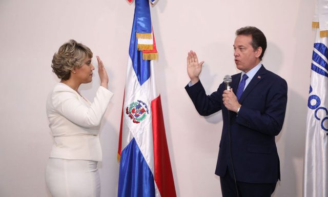 Juramentan en Procompetencia a Maria Elena Vasquez