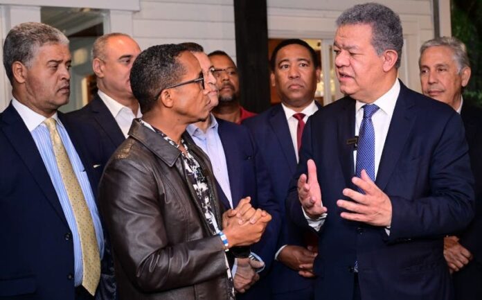 Leonel Fernández dice no está haciendo campaña