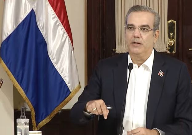 Luis Abinader No podemos permitir que policias sin entrenamiento patrullen