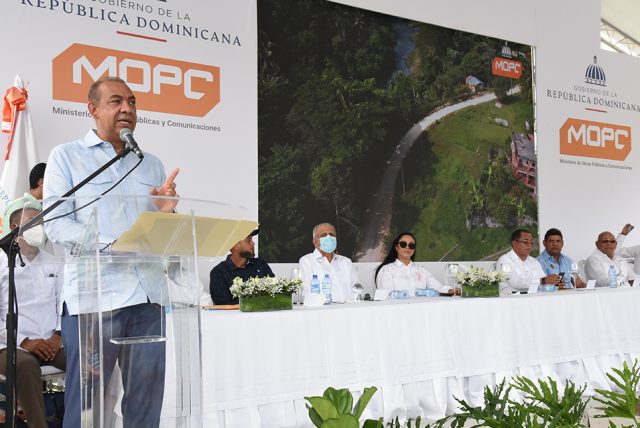MOPC inicia construcción de carreteras en María Trinidad Sánchez MOPC inicia construcción de carreteras en María Trinidad Sánchez
