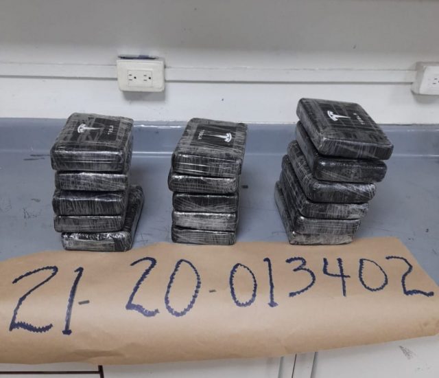 Ocupan 83 paquetes presumiblemente cocaina en Samana