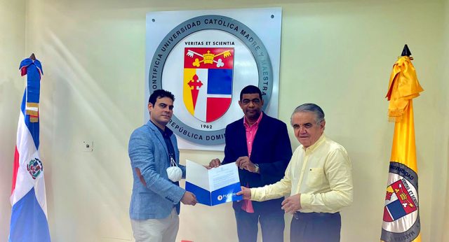 PUCMM certifica tecnologia Carga Reenergy para bateria de iones
