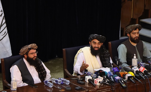 Pakistán y talibanes acuerdan mejorar relaciones y el cruce de fronteras Pakistan y los talibanes acuerdan mejorar relaciones y el cruce