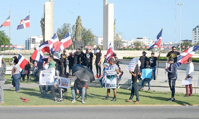 Protestan contra medidas por covid