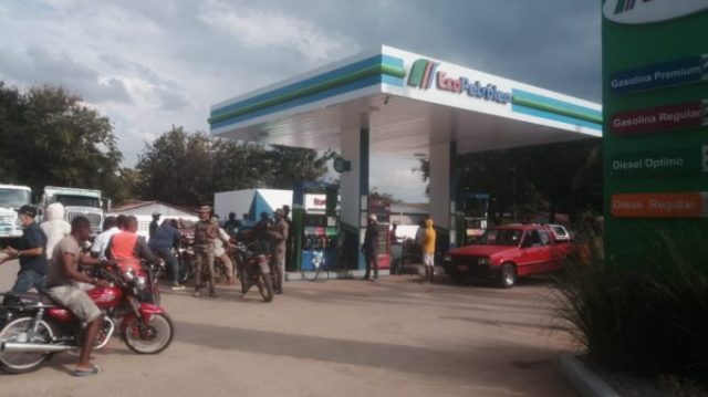 RD despliega militares para evitar tráfico de combustibles a Haití Republica Dominicana despliega militares para evitar trafico de combustibles a