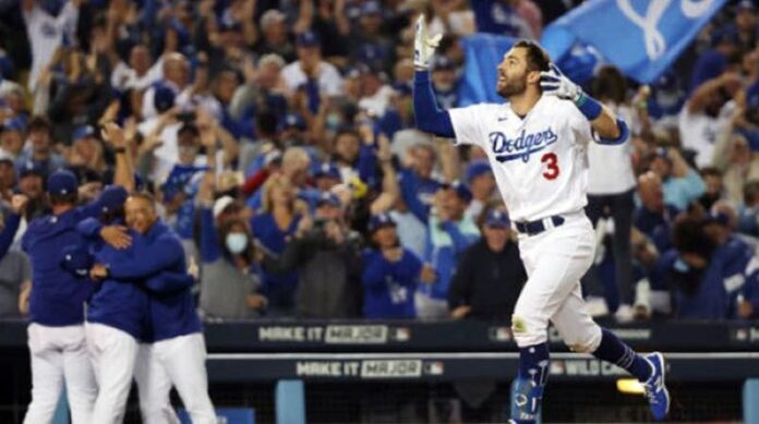 Taylor enciende fiesta en Dodger Stadium