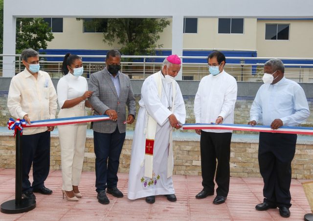 UCATEBA celebra aniversario con misa y designan calle de villa