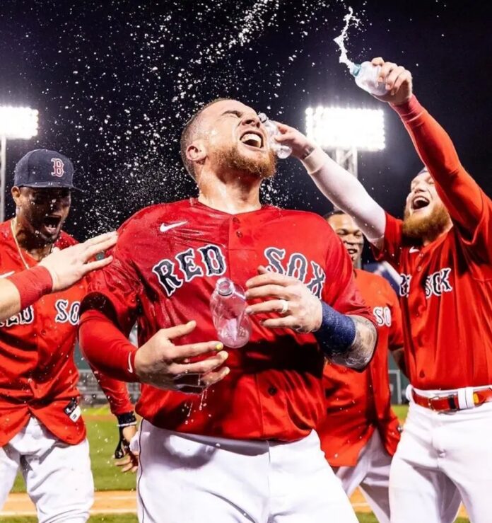 Vázquez el héroe, Medias Rojas toman ventaja de 2-1