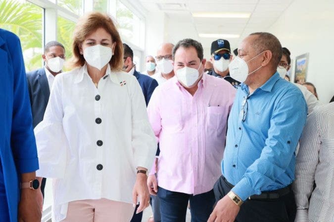 Vicepresidenta y director SNS supervisan hospitales del Este